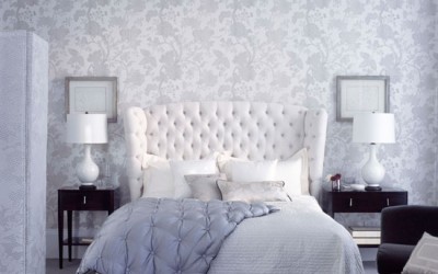 Tranquil-grey-and-white-bedroom-with-floral-wallpaper